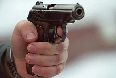 В Докшицах мужчина, угрожая пистолетом, отнял у девочки деньги